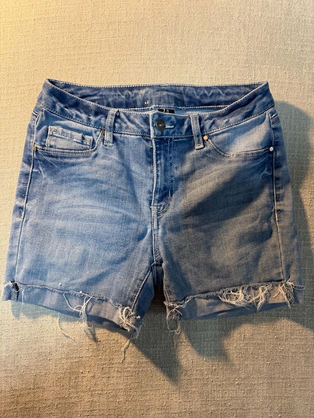 Rewash Women's Medium Wash Denim Frayed Hem Jean Shorts Size 5